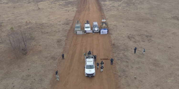 Inhabilitan pista clandestina y aseguran químicos para fentanilo en Guachochi