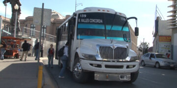 Usuarios del transporte público denuncian maltrato y exceso de velocidad