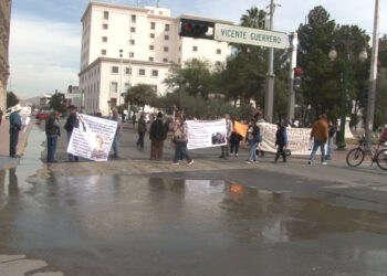  Encabeza Vicky Caraveo bloqueo en el Centro por falta de agua en Ladrilleras Norte