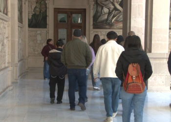 Turistas “conquistan” el Centro Histórico de Chihuahua pese al frío