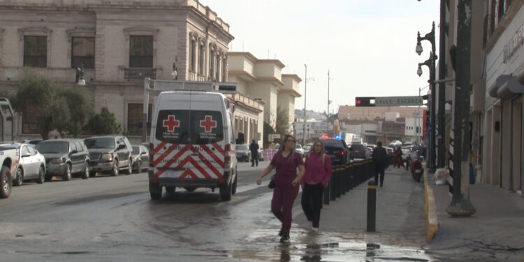 Manifestaciones impiden paso de ambulancia para atender a lesionado en Palacio de Gobierno