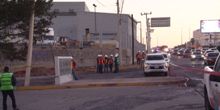 Piedra proyectada por maquinaria provoca fuga de gas en el Parque Industrial Saucito