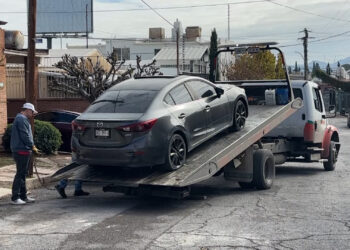 Localizan auto robado en Vistas del Sol; tenía un año estacionado en el mismo lugar