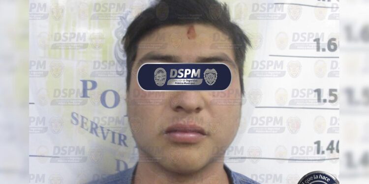 Detienen a sujeto acusado de romper cristal del CopyMartz del centro