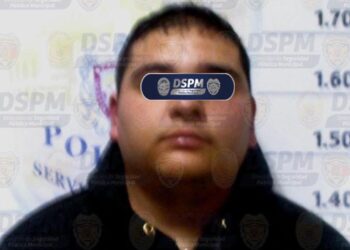 Policías municipales detienen a joven en posesión de aparente cocaína