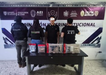 Catean domicilio en la colonia Cerro Coronel: aseguran a joven armado y presunta droga