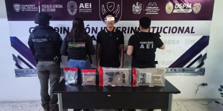 Catean domicilio en la colonia Cerro Coronel: aseguran a joven armado y presunta droga