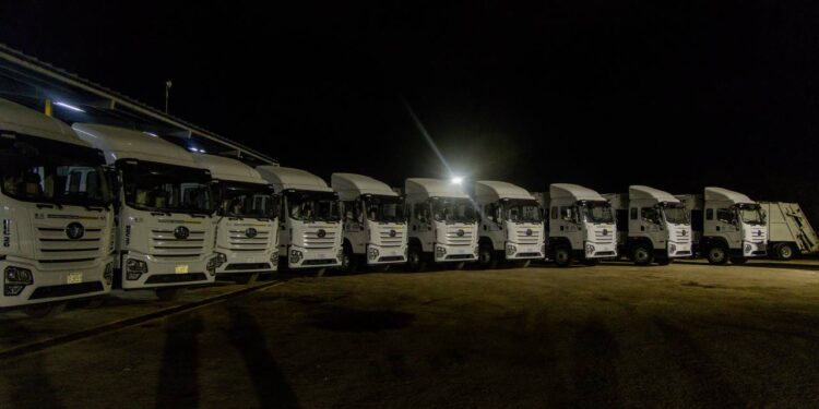 Entregan 15 nuevos camiones de basura en Chihuahua