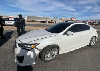 Termina persecución en choque: un detenido lesionado y dos armas aseguradas