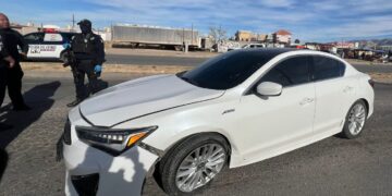 Termina persecución en choque: un detenido lesionado y dos armas aseguradas