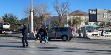 Choque múltiple y volcadura frente al Tec de Monterrey