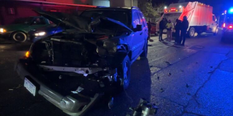 Choque contra camión de basura deja un lesionado