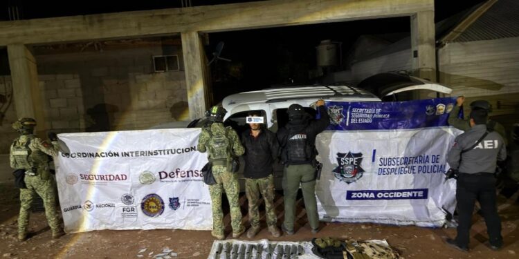 Detienen a joven en posesión de explosivos en Moris