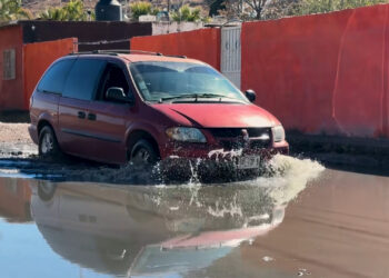 Denuncian fuga de aguas negras en la colonia Popular