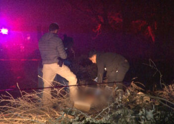 Lo encuentran sin vida y con una rata en la boca