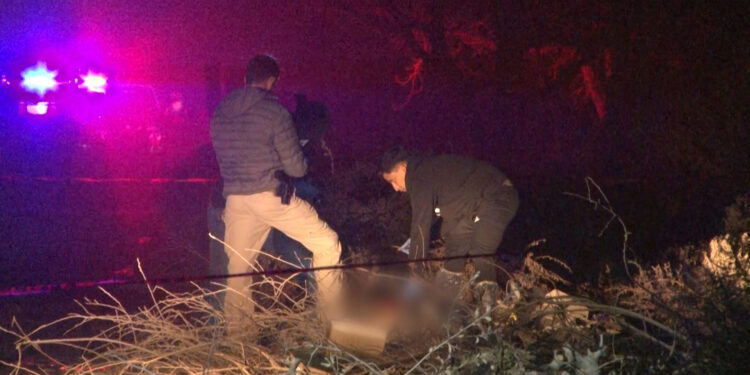 Lo encuentran sin vida y con una rata en la boca