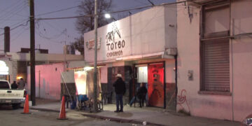 Apuñalaron a hombre tras riña afuera de bar