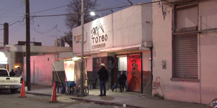 Apuñalaron a hombre tras riña afuera de bar