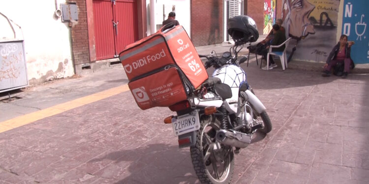 Usuarias denuncian acoso contra conductoras y repartidoras de plataformas