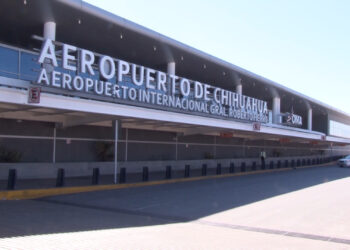 Viajeros muestran comprensión tras cierre del aeropuerto