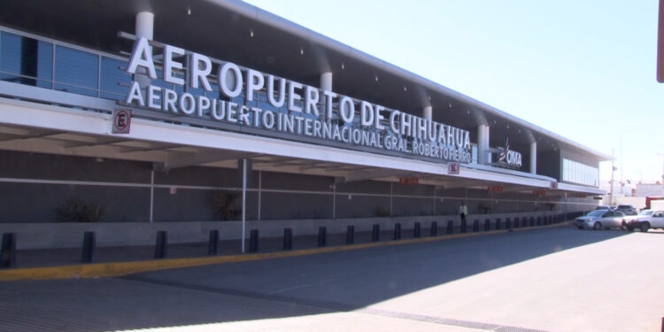 Viajeros muestran comprensión tras cierre del aeropuerto