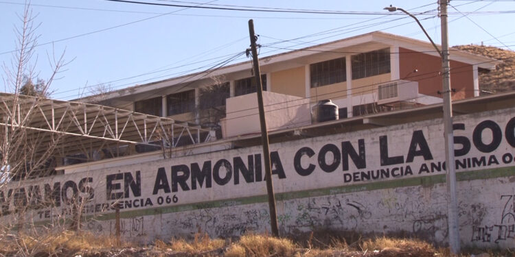 Alerta en secundaria por presunto alumno armado