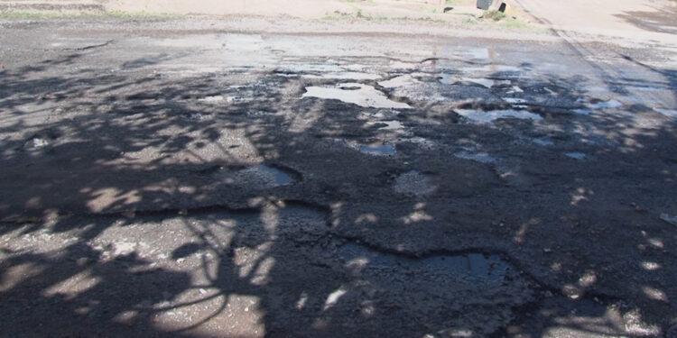 Obras Públicas atiende baches tras lluvias recientes