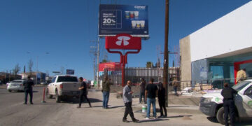 Muere trabajador aplastado por barandal