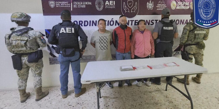 Detienen a tres personas con droga tras cateo en la colonia Che Guevara