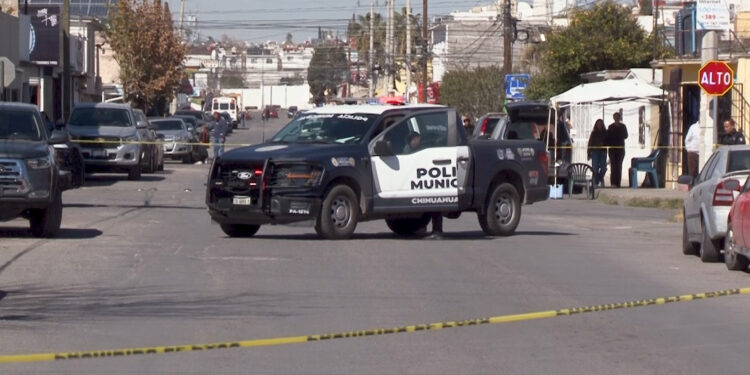 Balean a sujeto a bordo de su camioneta en la Infonavit Nacional