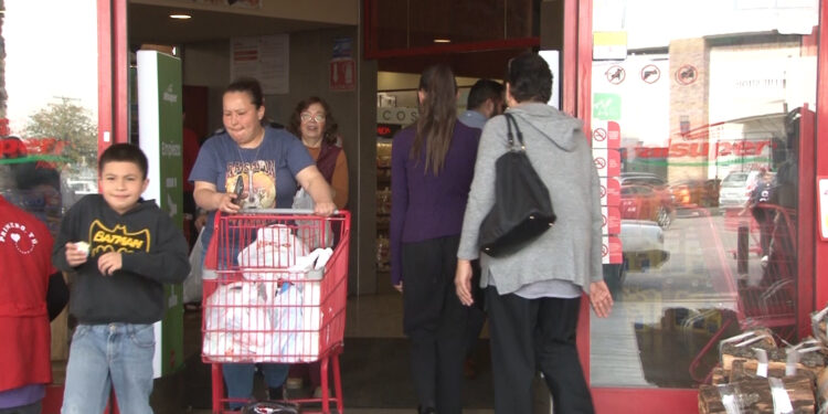 Chihuahuenses “encienden la parrilla” para disfrutar del Super Bowl LIX