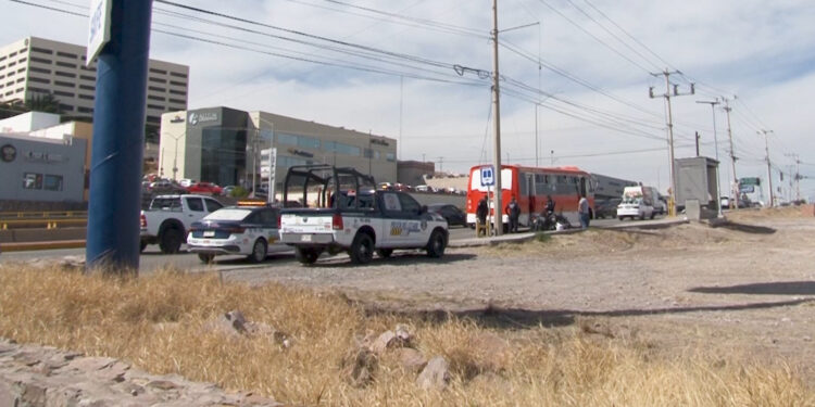 Motociclista resulta lesionado tras ser arrollado en el Periférico de la Juventud