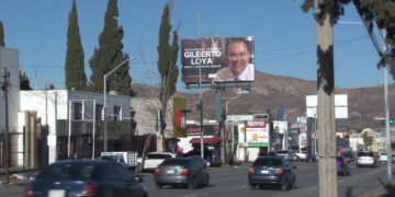 Aparecen espectaculares con imagen de Gilberto Loya Chávez