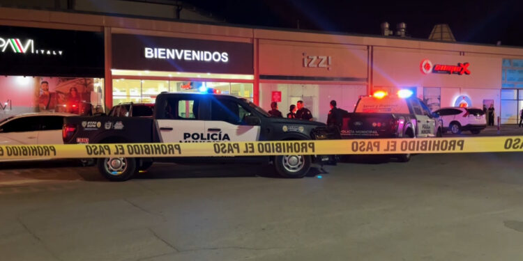 Muere por infarto al exterior de Fashion Mall