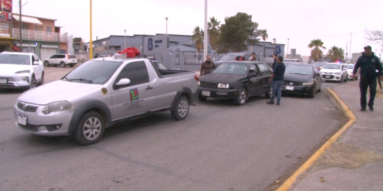 Choque múltiple deja daños materiales en Delicias