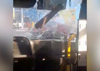 Pasajeros reportan mal estado de camión urbano