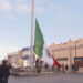 Realizan izamiento de bandera en la Plaza de Armas
