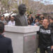 Develan busto de Julio César Chávez en Delicias