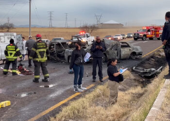 Tragedia en la vía a Cuauhtémoc: Fallecen tres personas calcinadas tras choque