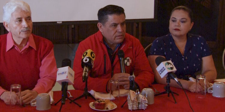 Alejandro Domínguez solicita licencia para buscar reelección en el PRI