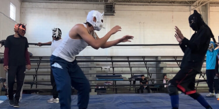 Lucha libre a beneficio de la salud infantil