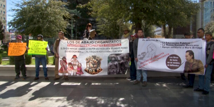 Protestan contra destitución de Marx Arriaga