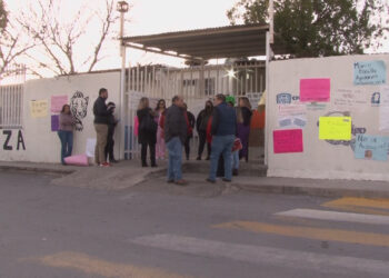Conflicto entre padres mantiene cerrada escuela primaria