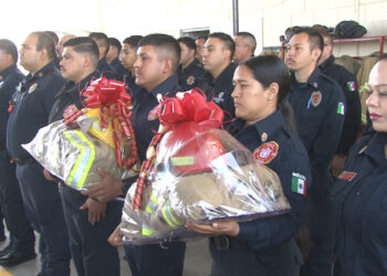 Fortalecen equipamiento de Bomberos en Meoqui con apoyo de El Paso, Texas