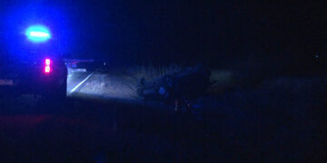 Vuelca camioneta en la carretera Delicias–Naica