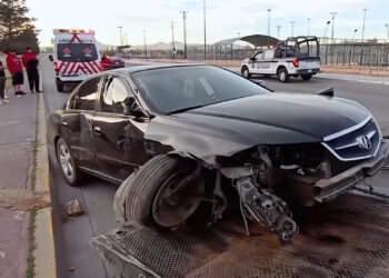 Mujer lesionada tras volcadura en la capital