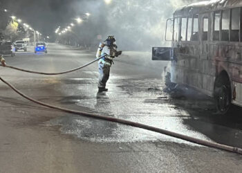 Incendian camión de transporte en Aldama