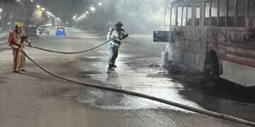 Incendian camión de transporte en Aldama