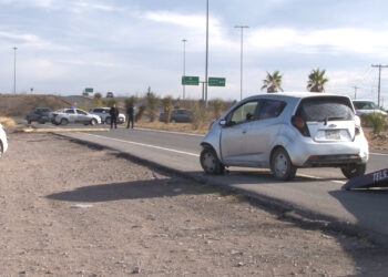 Mujer y su hijo resultan ilesos tras choque en Delicias