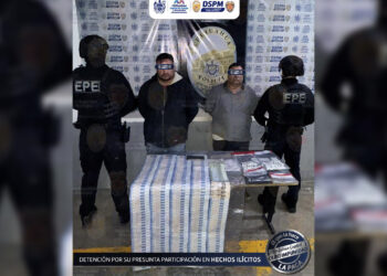 Detienen a 2 en la Rosario con porciones de supuesta cocaína y 100 mil pesos en efectivo